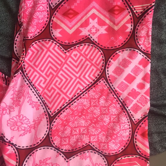 💕 LulaRoe Valentine’s OS Leggings 💕 - Picture 3 of 4